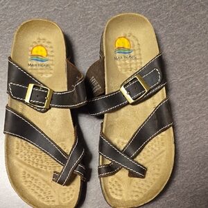 Mun Hwa Women's Black Sandals